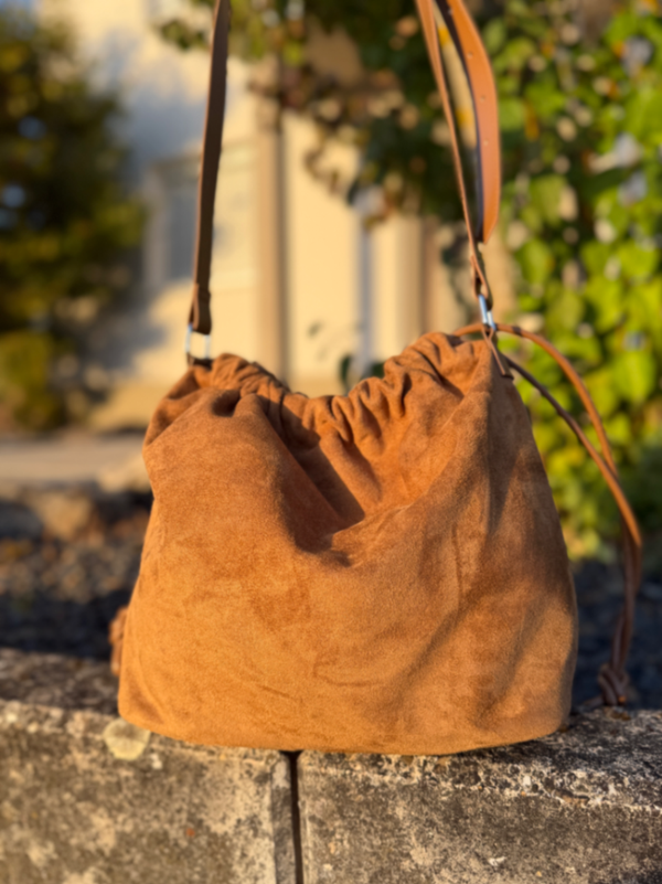 Aruby bag Beuteltasche in Veloursleder-Optik