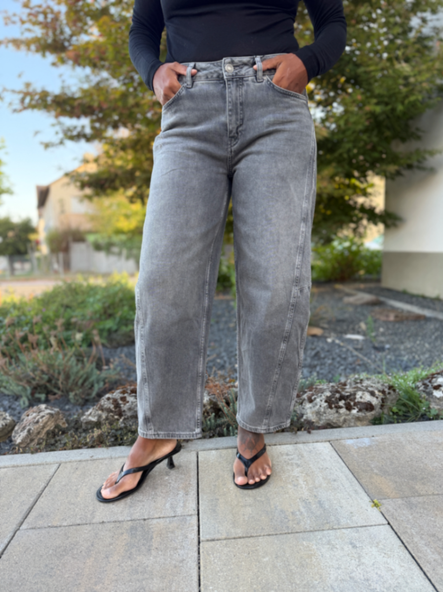 Lolah Motion Barrel Jeans Mid Rise