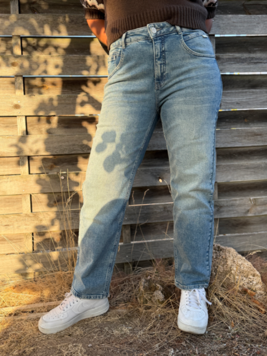 Minah honesty Straight Leg Jeans
