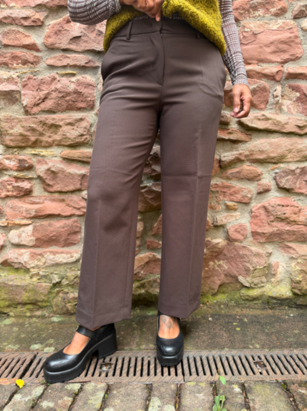 Cropped Straight Hose