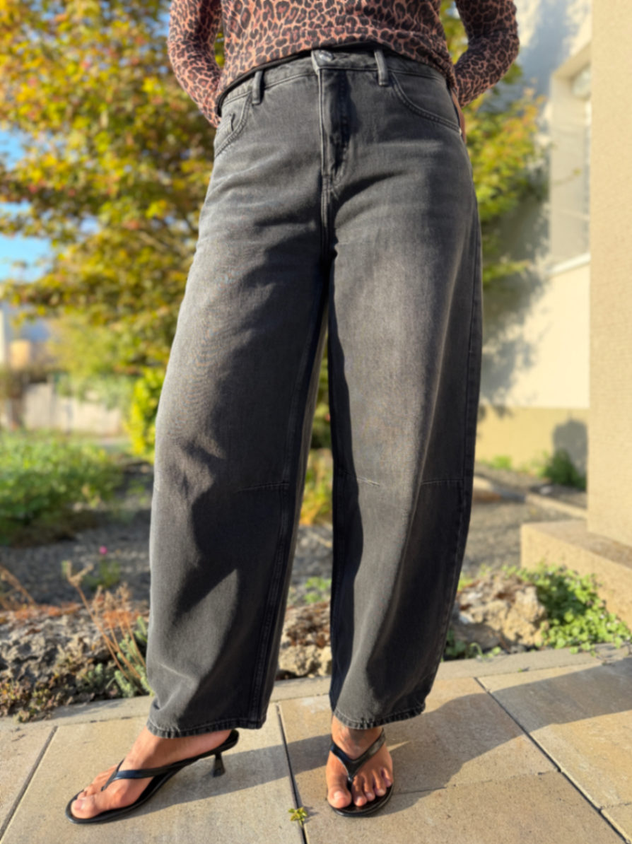 Lolah edit Barrel Leg Jeans Washed Black